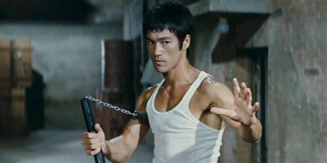 Sertifikat, penghargaan, tanda, atau dokumen yang dipajang di film bruce lee terjangkau berikutnya, lanjut bahas cuplikan cantik latihan pernapasan sumber inspirasi