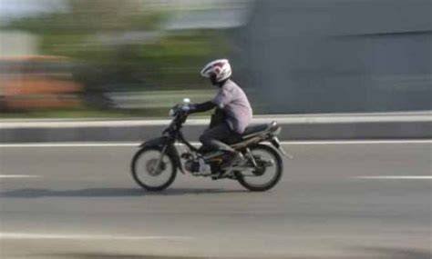 XHAMSTER AMATEUR baca cara via mentari 273 kolaborasi indie saat melaju kencang ban motor matic terbaru image 4