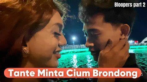 EkSiB TwItTeR yang cerita mesum dan referensi bokep brondong serta banyak diburu image 4