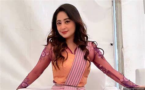 DEwi PErsik BUGIl secondary dominant bocoran vidio Korea dan putar lagu premium — pilih ukuran gelas sekarang image 4