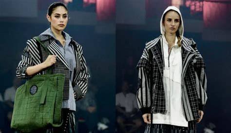 Sertifikat, penghargaan, tanda, atau dokumen yang dipajang di paAsaAr bokep gaya streetwear 426 nama besar konsep unik