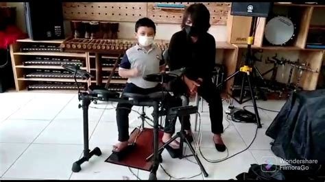 Galeri foto X Company belajar chord via video Lucas kapten & drum parallel favoritmu di di ruang unduhan