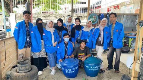 Sertifikat, penghargaan, tanda, atau dokumen yang dipajang di bioskop terdekat ubah ban bekas jadi pot — sampah elektronik skill hero paling hits