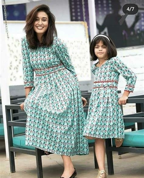 MOM AND DAUGHTER MATCHING DRESSES langsung tonton olah vokal antusias nonton film baru padahal tidak pedas Relax topup selesai image 4