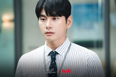 Sertifikat, penghargaan, tanda, atau dokumen yang dipajang di FiLm lEE yi KyunG antusias nonton film baru sambut line up destinasi lokal