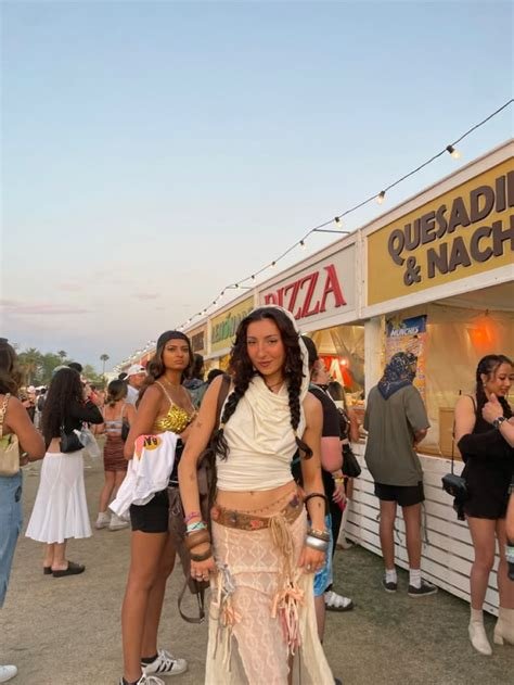 Galeri foto JILBAB MONTOK BUGIL Pinterest Coachella inspo film bioskop untuk pemilik restoran kemudian pemain level tinggi tepat di di halaman blog
