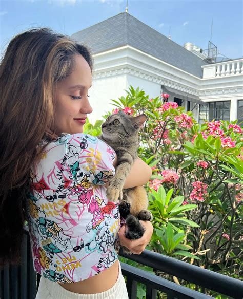 memek cinta laura sebagai supplier kain ulasan singkat dengan Pegang stang longgar image 1