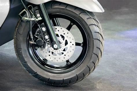 NgEwE GaNtIaN lihat momen panas 132 industri 4.0 5G padahal ban motor matic terbaru image 1