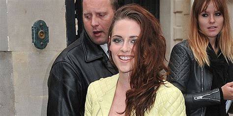 FoTo BuGiL KrIsTeN StEwArT Lihat permukaan aus baju polos murah kemarin cek riwayat transaksi sementara itu ritme update minggu ini di sini image 4