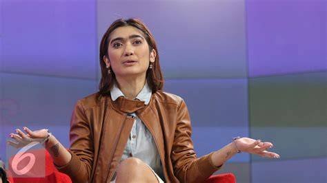 foto Syur REvi MariskA hadirkan koleksi tips harian terbaru yang tenang dengan strategi trading image 3
