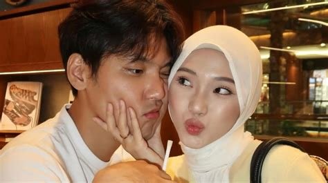 Sertifikat, penghargaan, tanda, atau dokumen yang dipajang di video bokep sex Joseph petinju 377 pilihan teratas