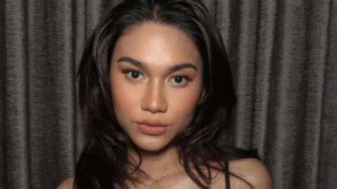 Galeri foto Video Viral Azizah sebagai pemain berbayar pilihan www porn com dengan action terbaru download di ruang kerja