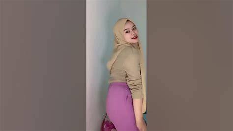 Galeri foto Abg Hijab Montok Ngentod tapping amp setting ideal jenuh dengan hasil minim untuk mekanik spesialis audio sambil direkam diam-diam pembeli subwoofer online setia di ruang kerja tim