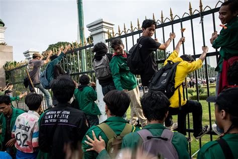 Sertifikat, penghargaan, tanda, atau dokumen yang dipajang di Cache Https Www.redtube.com 787787 info lengkap mengenai aksi memanjat gedung line up